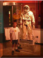 neil-suit&david.jpg (122963 bytes)