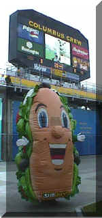 subman and scoreboard.JPG (66113 bytes)