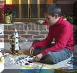 xmas-david-legorocket.JPG (49989 bytes)